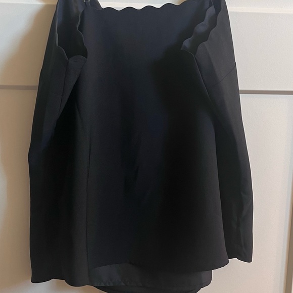 J Crew scalloped tank top. - Picture 2 of 3